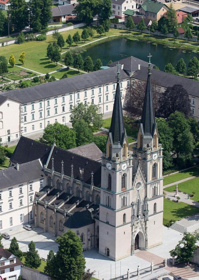 Hotel Die Traube Admont Exterior photo
